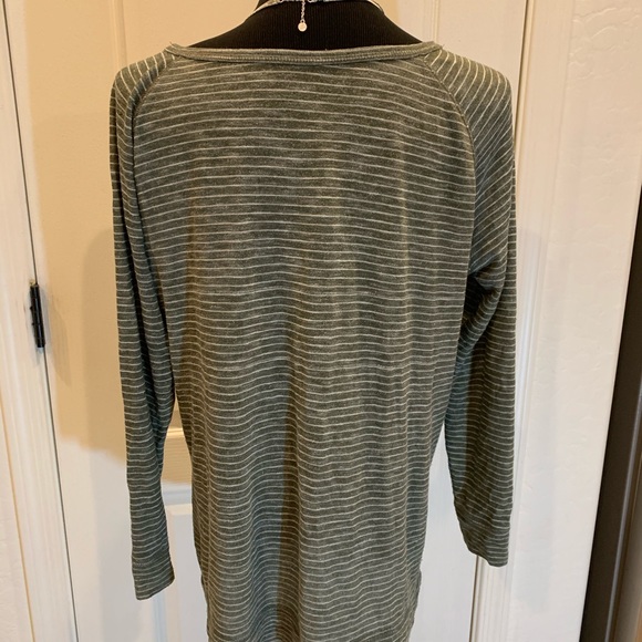 a.n.a green long sleeve top 🌸Size XL - Picture 5 of 6